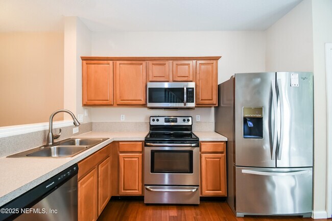 Building Photo - 8424 THORNBUSH Ct