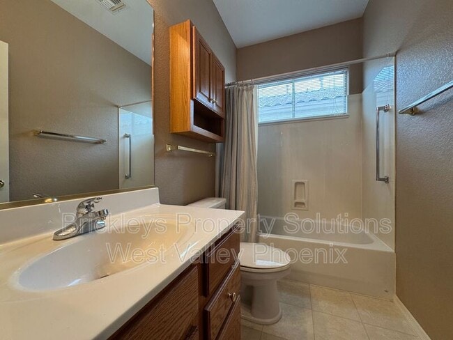 Building Photo - 18151 N Fiesta Dr