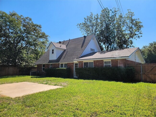 Building Photo - 312 Cotillion Rd
