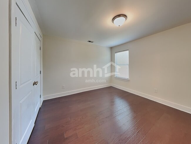 Building Photo - 1076 Adams Haven Bend