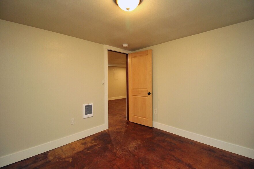 Building Photo - 4815 SE 75th Ave