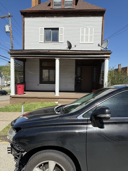 Building Photo - 101 E 10th Ave