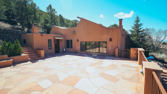 Building Photo - Historic Eastside Retreat on Canyon Rd.