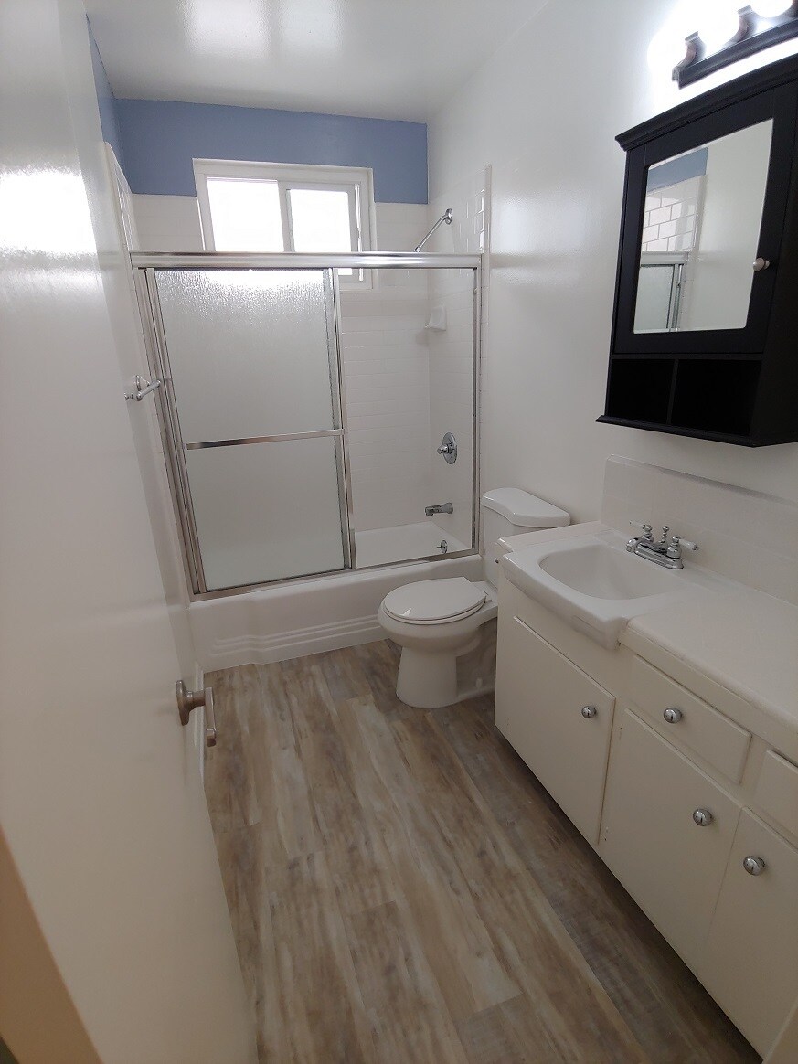 3 - 1115 Rexford Dr