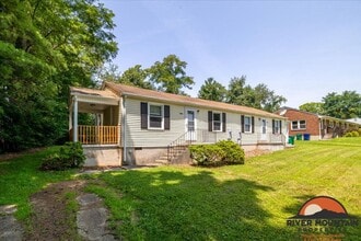 Building Photo - Convenient Blacksburg Duplex Close to VT