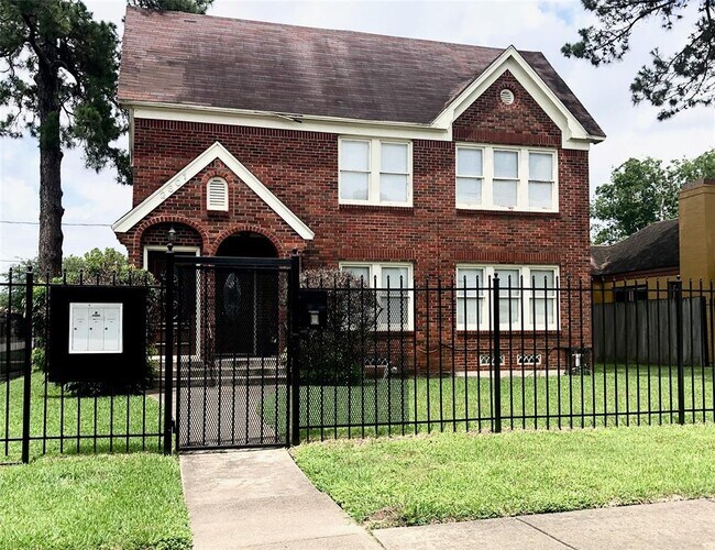 Primary Photo - 2801 Wheeler Ave