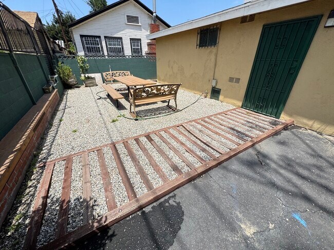 Building Photo - 1126 W 37th Pl