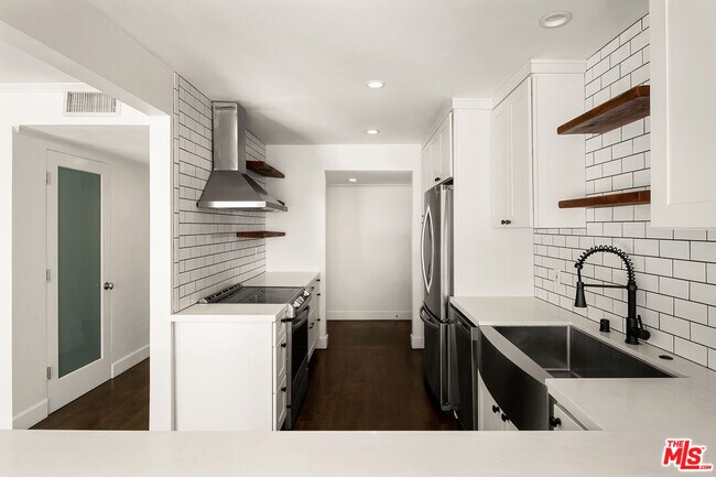 Building Photo - 121 Croft Ave