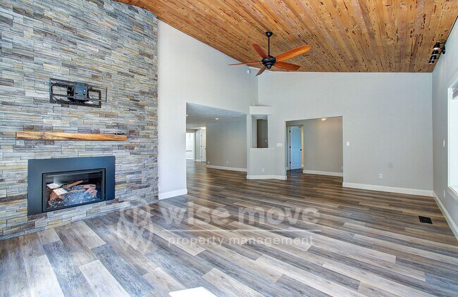 Building Photo - Felida Park- 4 Bedrooms on 1.5 Acres