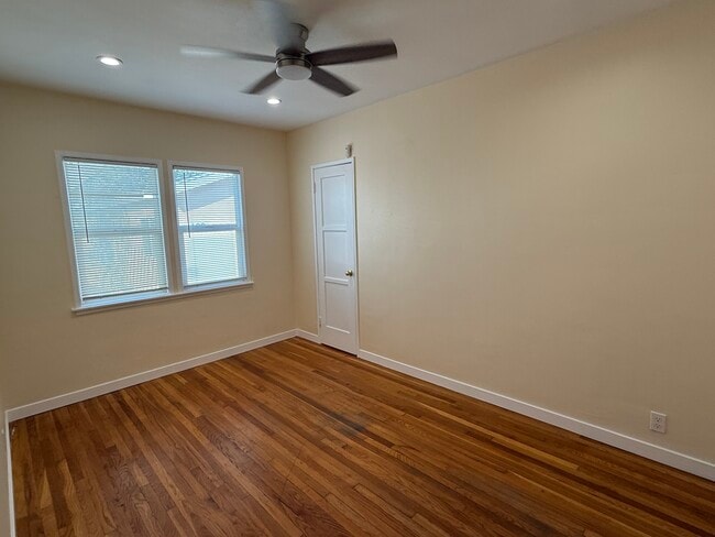 Building Photo - 431 N Catalina St