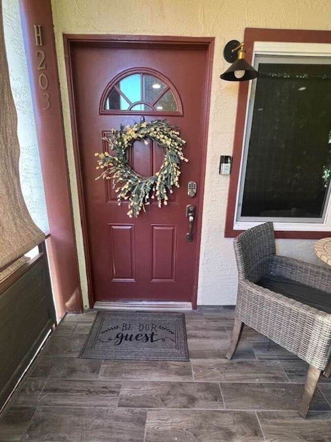 Building Photo - Move-In Ready, Fully Furnished Condo – Prime Strip Location