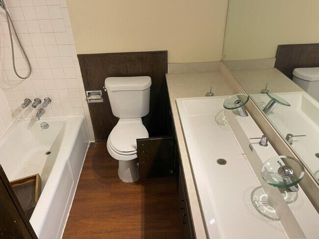 Building Photo - Beautiful 3 bed home for rent in Midwest C...