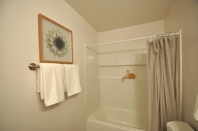 Building Photo - 6620 Linda Vista Rd