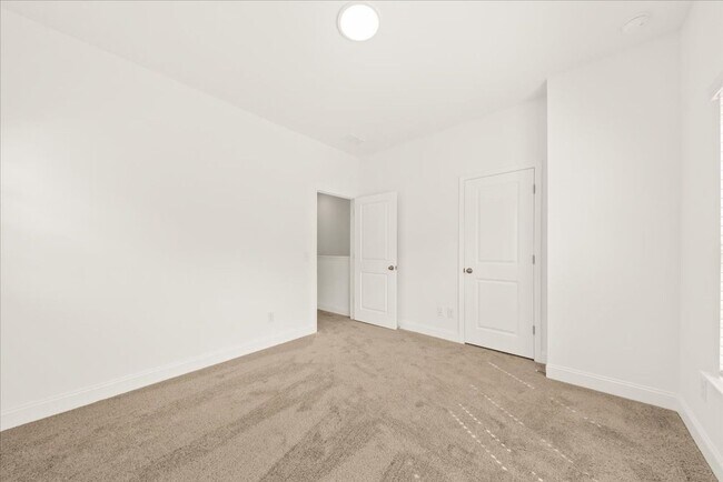 Building Photo - BRAND NEW TOWNHOUSE!!