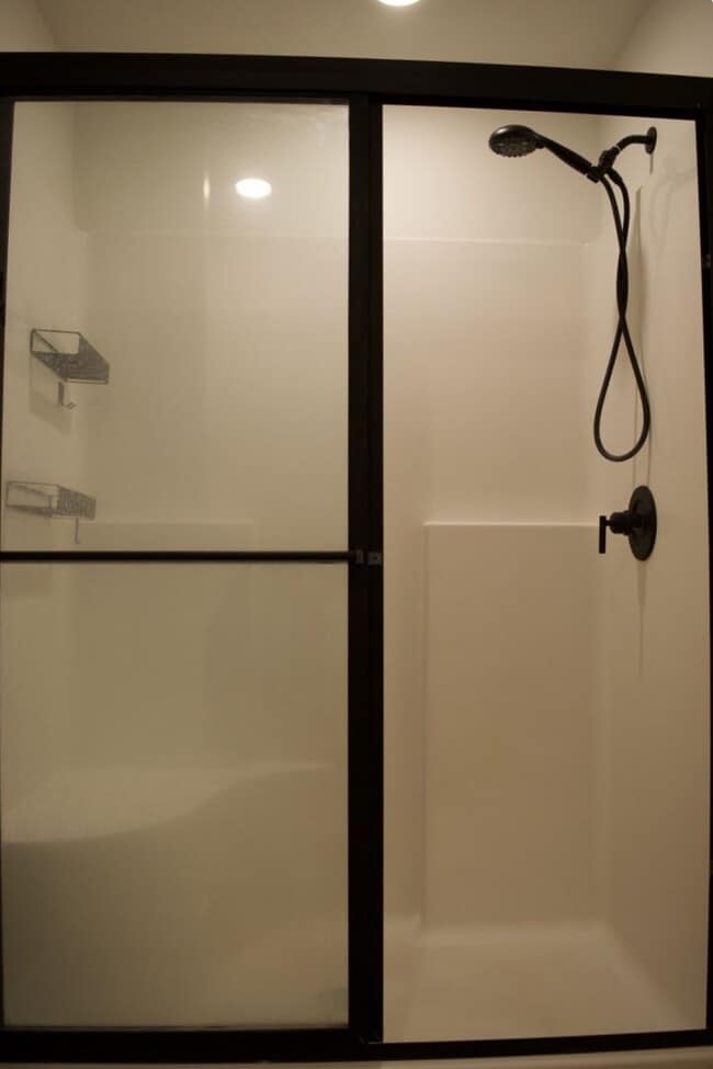 Building Photo - Modern 3 Bed 2 Bath House in Willow Falls!