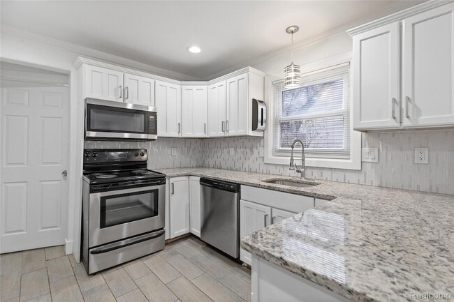 Building Photo - 22712 Clairwood St