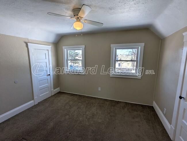 Building Photo - Updated 2-Bedroom Home with Garage and Enc...