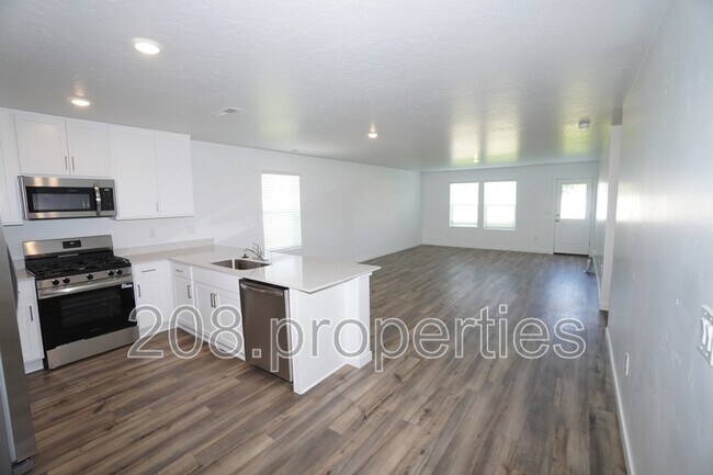 Building Photo - 798 Education St