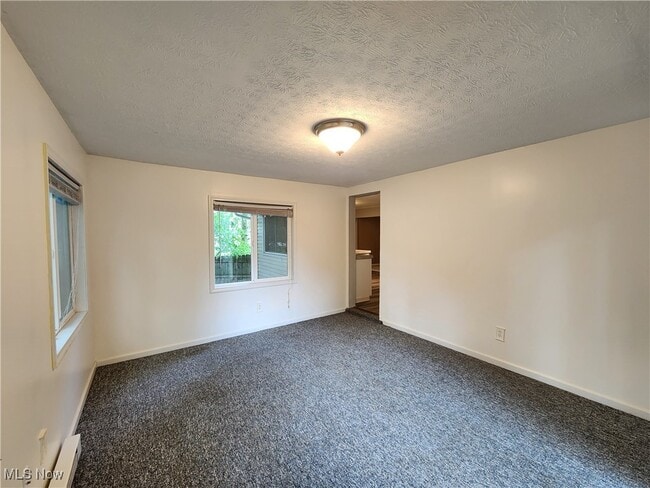 Building Photo - 3032 Englewood Dr