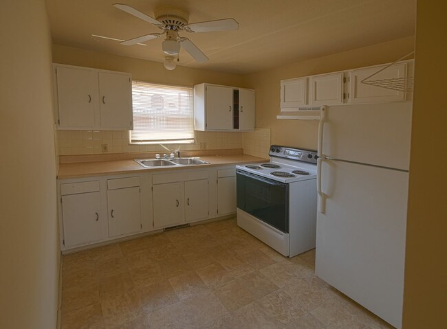 Building Photo - GOODYEAR HEIGHTS - 2BR Duplex with Basemen...