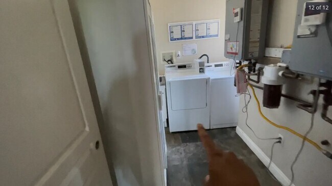 Building Photo - 4 Bed with Dual Master Bedrooms