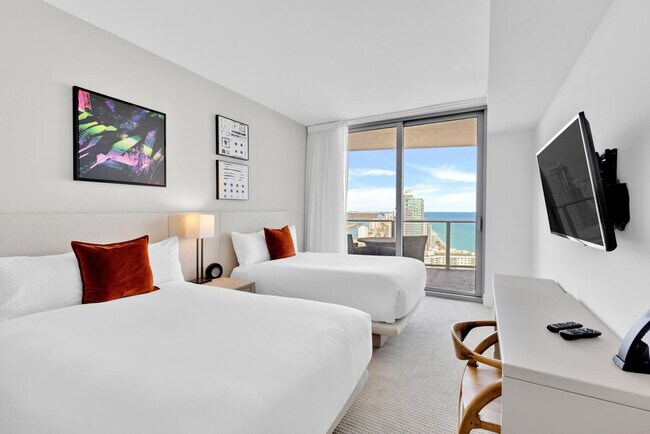 Building Photo - 4011 S Ocean Dr