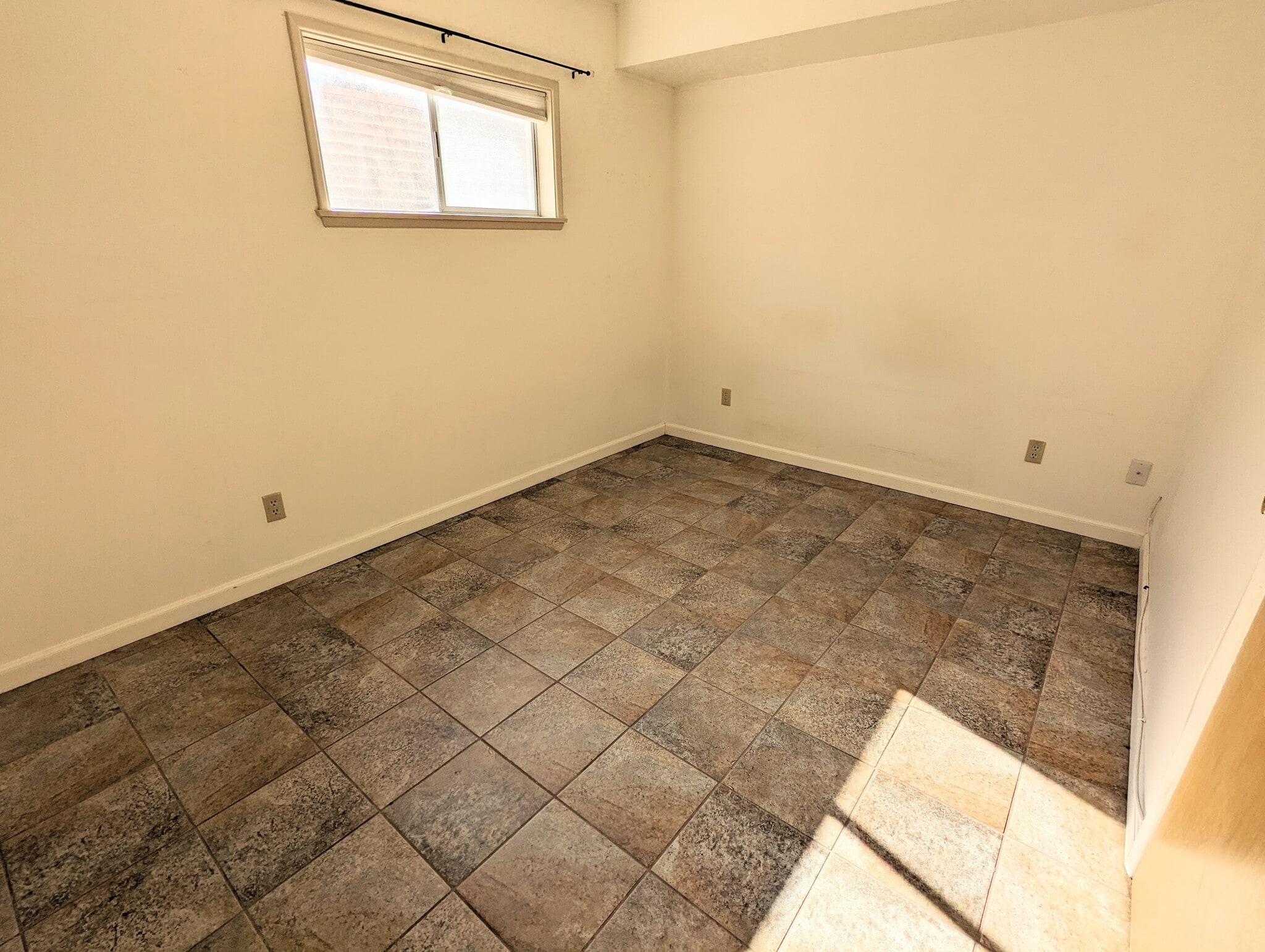 Building Photo - 221 S Alarcon St