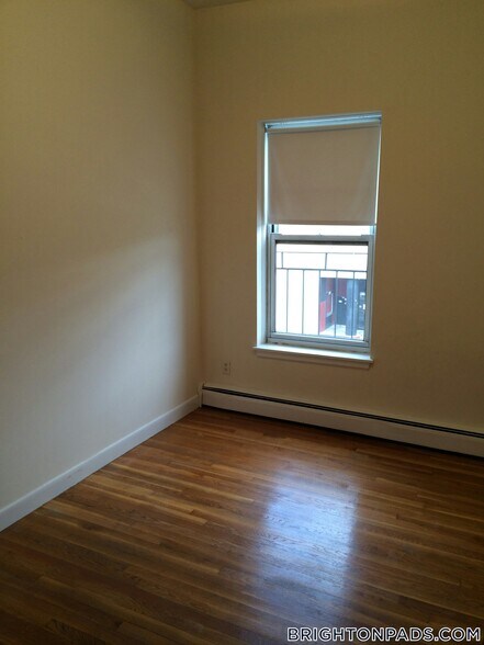 Building Photo - 164 N Beacon St