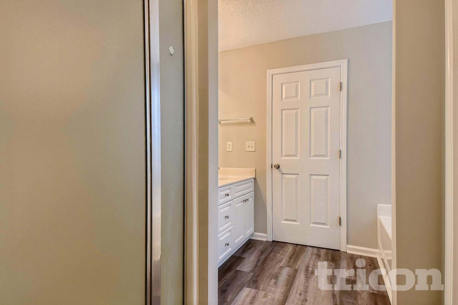 Building Photo - 1309 Vine Cir