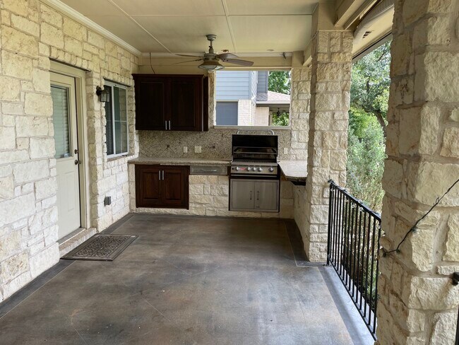 Building Photo - 10824 Quarry Oaks Trail