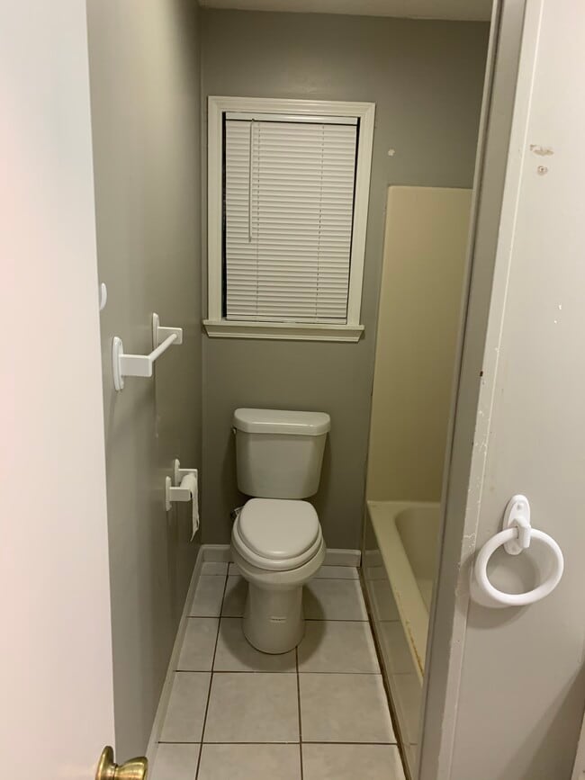 Building Photo - 1321 Bruce St