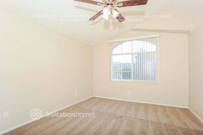 Building Photo - 39926 Milan Dr