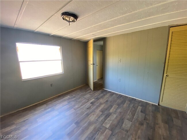 Building Photo - 8086 Heck Dr