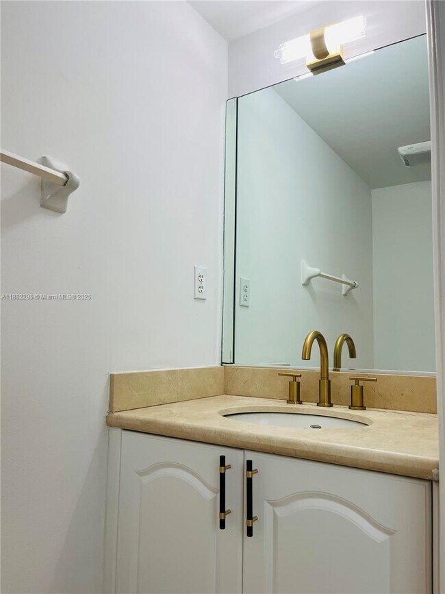 Building Photo - 120 Douglas Rd