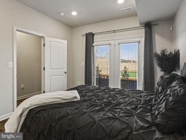 Building Photo - 4810 Vista Glen Ln