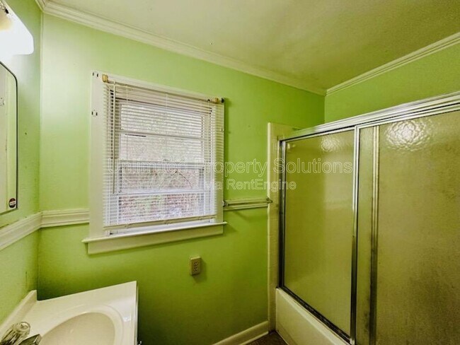 Building Photo - 145 Dogwood Dr