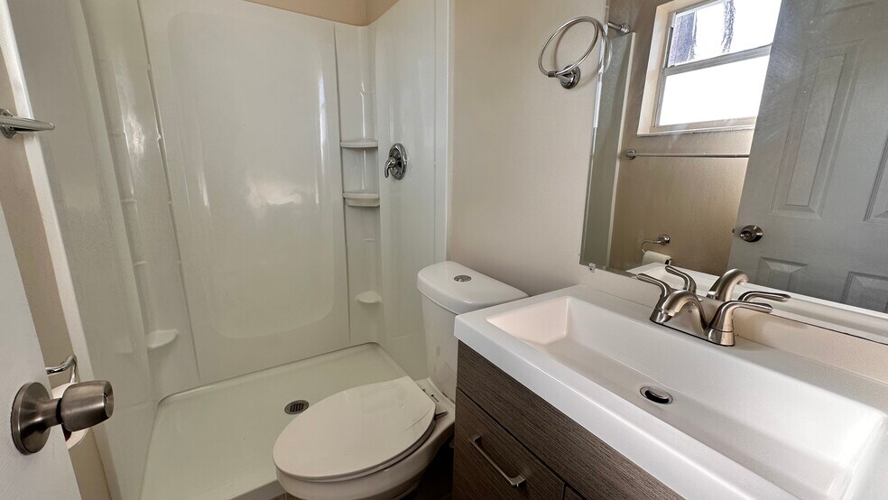 Building Photo - 3830 Highland Ave