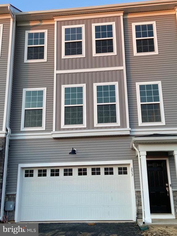 Building Photo - 253 Red Leaf Ln