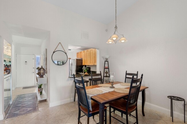 Building Photo - 7581 English Ct
