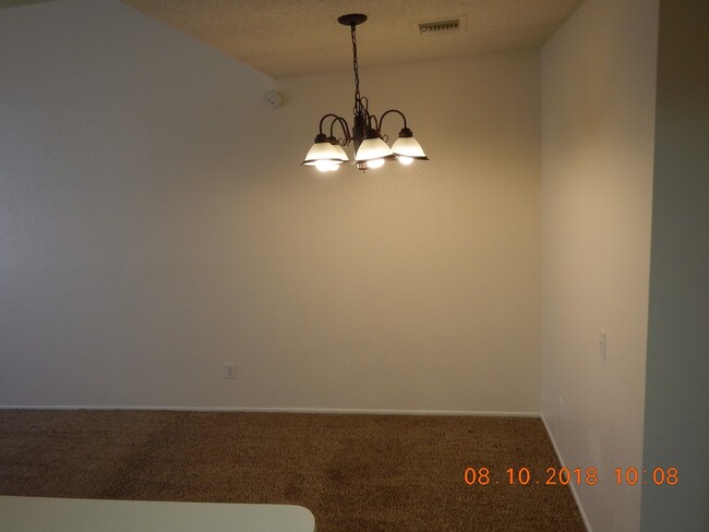 Building Photo - West Ironwood Hill Dr & Greasewood Rd 2/2