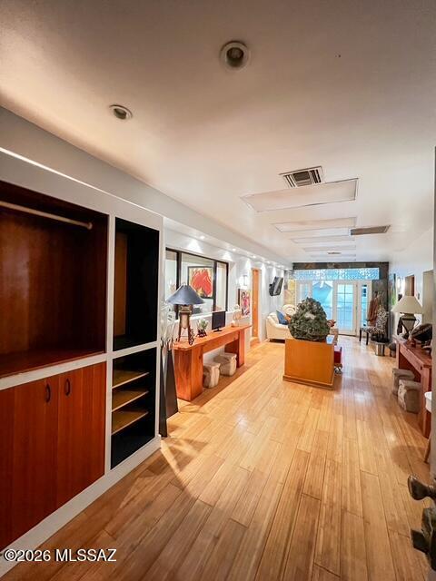 Building Photo - 708 W Mesa Verde Dr