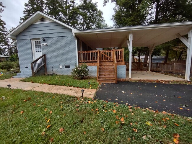 Building Photo - Pristine, move in ready ranch style home l...