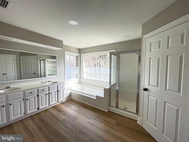 Building Photo - 9440 Flowerden Ln