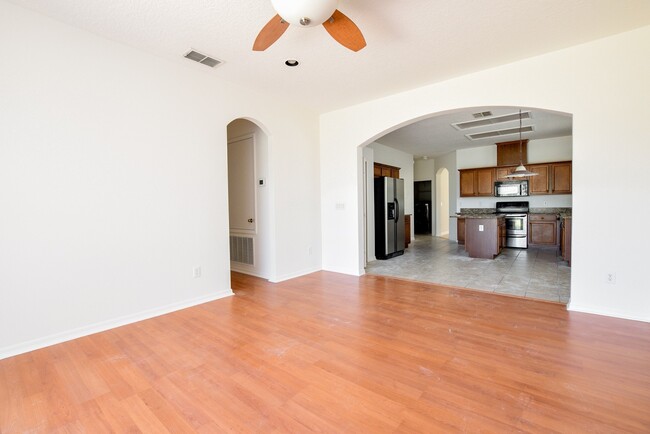 Building Photo - AMAZING 4 Bed 2 Bath Home For Rent in Sanf...