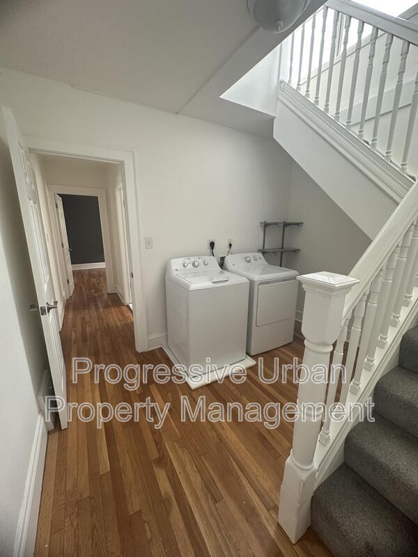 Building Photo - 1337 W 106th St