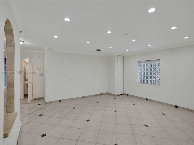 Building Photo - 3745 Piccadilly St