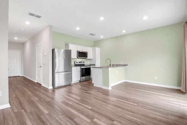 Building Photo - ASK ABOUT FREE APPLICATION FEES THROUGH AUGUST!  "Charming 3-Bedroom Retreat with 2.5 Baths with ...