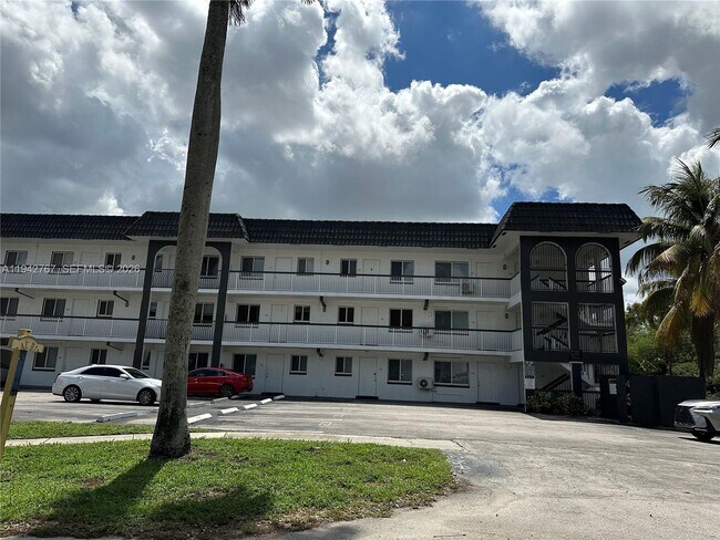 Building Photo - 1400 NE 56th St