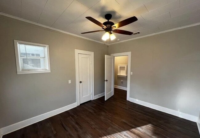 Building Photo - 2246 Simpson St