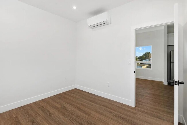 Building Photo - 4823 Iroquois Ave